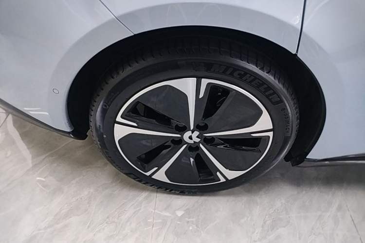 Used Nio ET5 2025 75 kWh Right Rear Wheel Hub