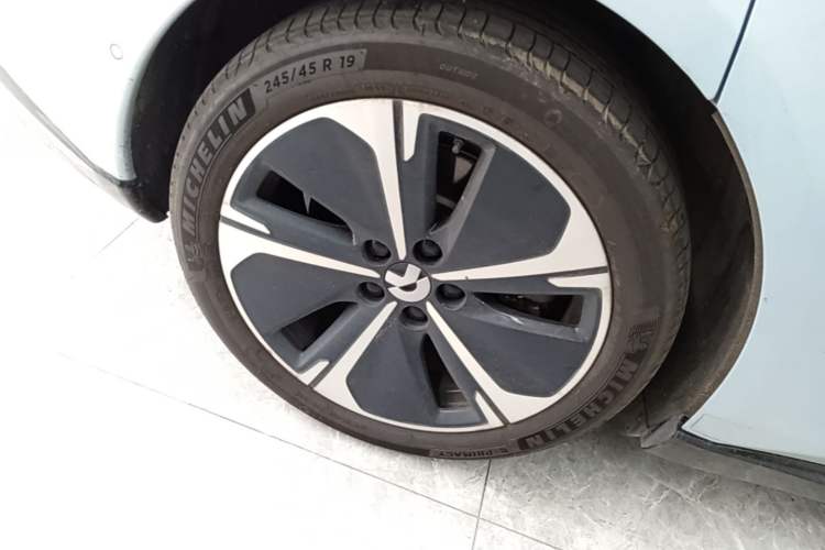 Used Nio ET5 2025 75 kWh Right Rear Wheel Hub