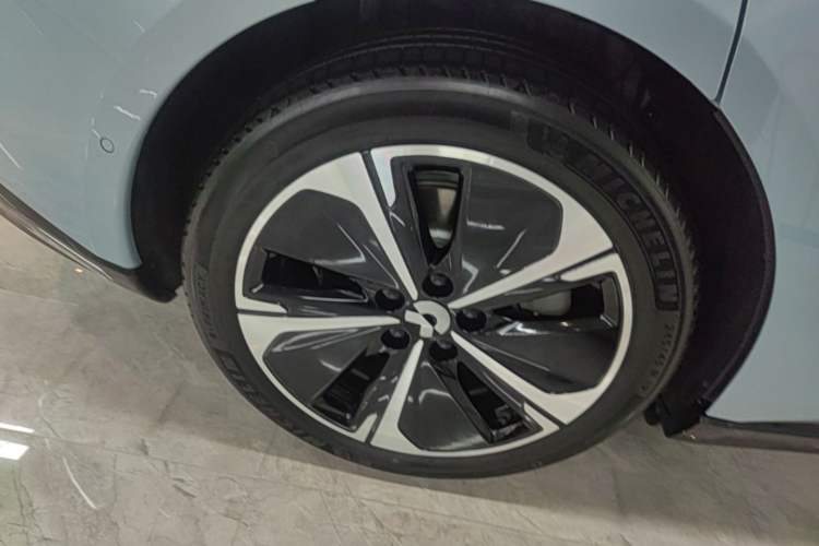 Used Nio ET5 2025 75 kWh Right Rear Wheel Hub
