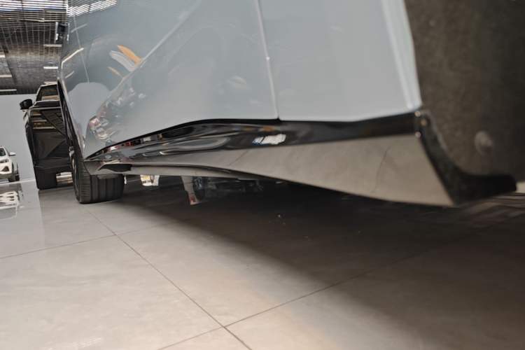 Used Nio ET5 2025 75 kWh Right Side Sill