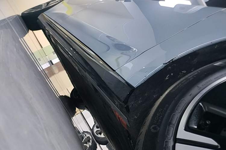 Used Nio ET5 2025 75 kWh Right Side Sill