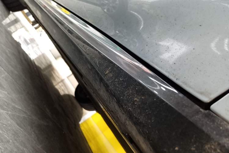 Used Nio ET5 2025 75 kWh Right Side Sill