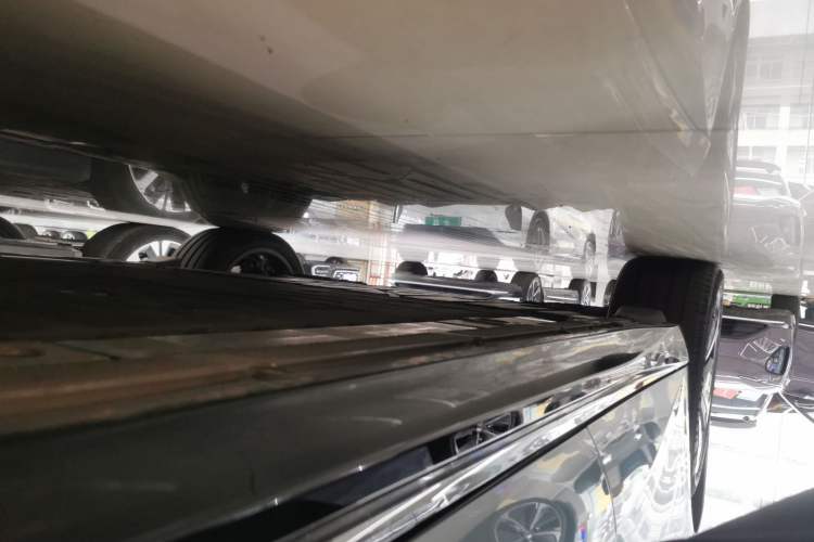 Used Nio ET5 2025 75 kWh Right Side Sill