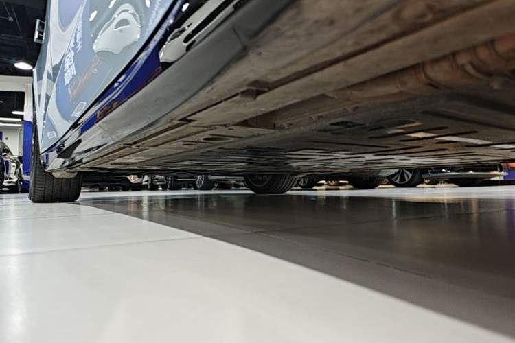 Used Nio ET5 2025 75 kWh Right Side Sill