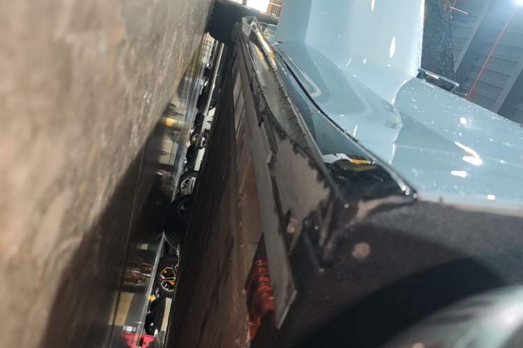 Used Nio ET5 2025 75 kWh Right Side Sill