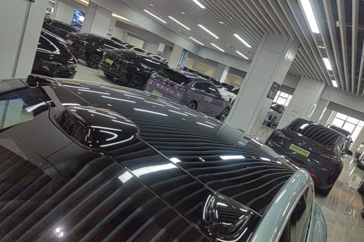 Used Nio ET5 2025 75 kWh Roof