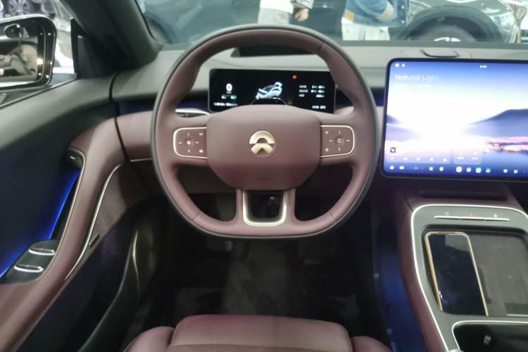 Used Nio ET5 2025 75 kWh Steering Wheel
