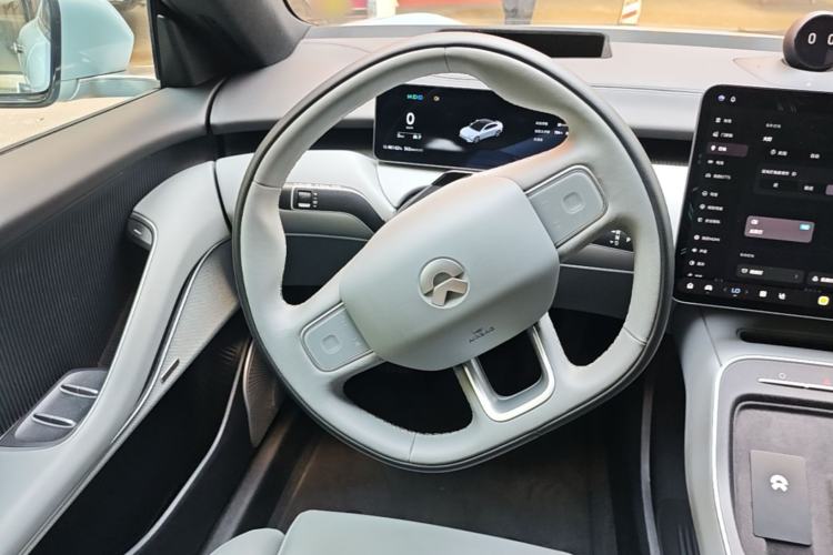 Used Nio ET5 2025 75 kWh Steering Wheel