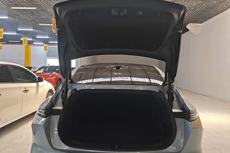 Used Nio ET5 2025 75 kWh Trunk