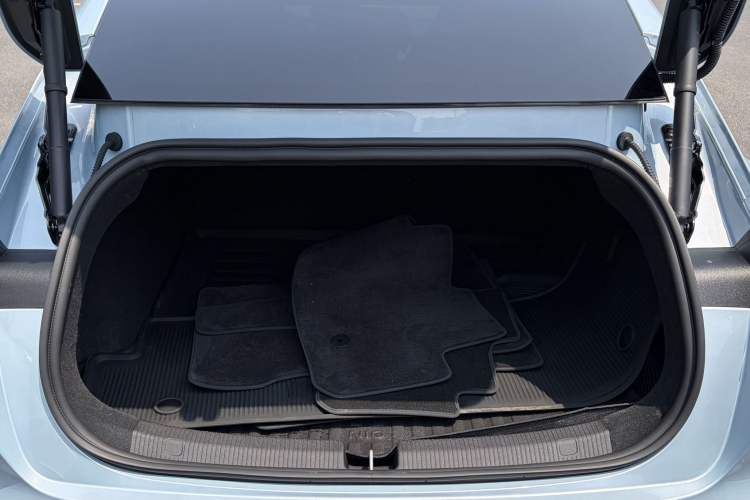 Used Nio ET5 2025 75 kWh Trunk