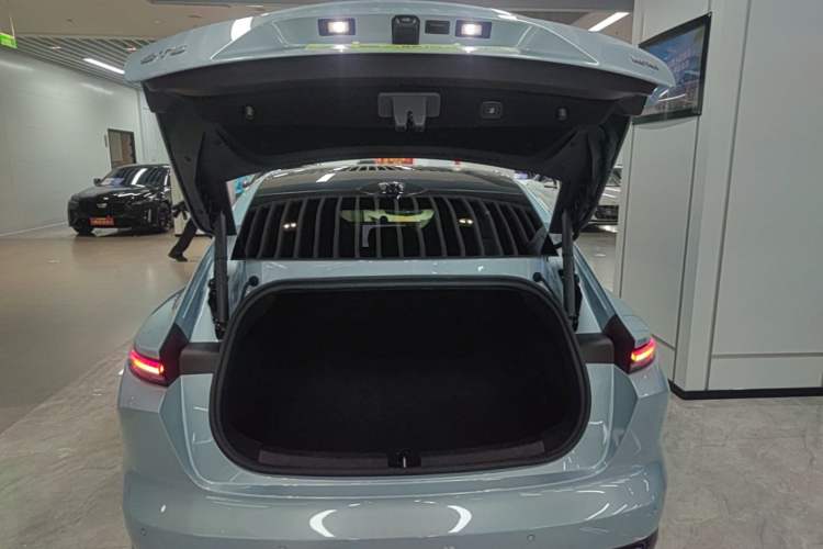 Used Nio ET5 2025 75 kWh Trunk