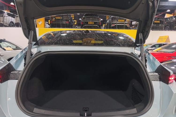 Used Nio ET5 2025 75 kWh Trunk