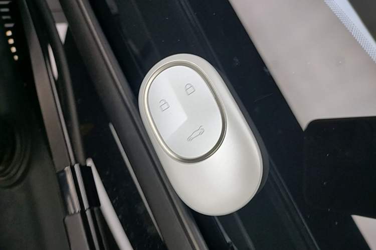 Used Nio ET5 2025 75 kWh Vehicle Key
