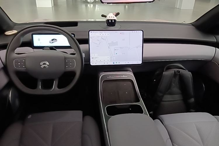 Used Nio ET5 2025 75 kWh Center Console