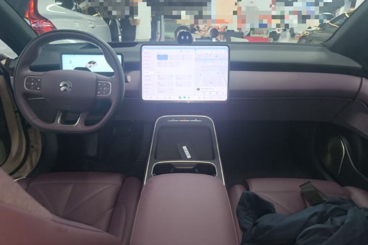 Used Nio ET5 2025 100 kWh Center Console