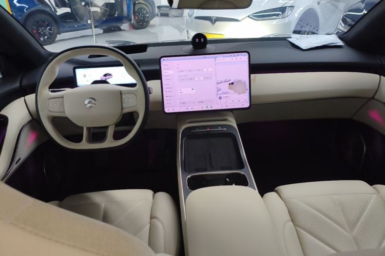 Used Nio ET5 2025 75 kWh Center Console