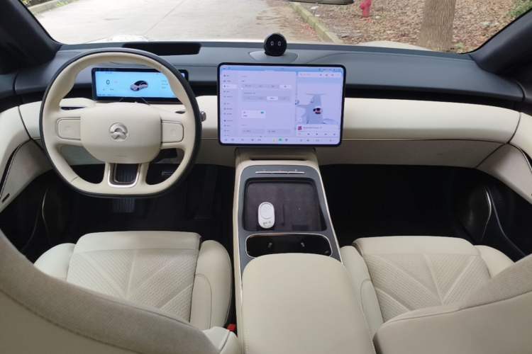 Used Nio ET5 2025 75 kWh Center Console