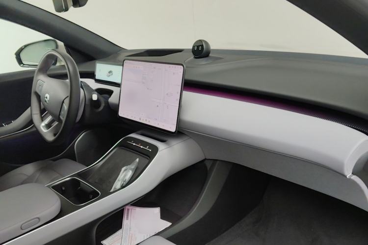 Used Nio ET5 2025 75 kWh Center Console