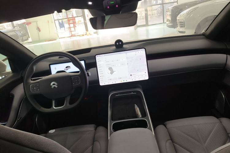 Used Nio ET5 2025 75 kWh Center Console