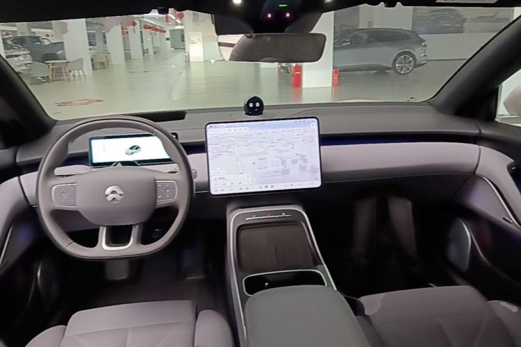 Used Nio ET5 2025 75 kWh Center Console