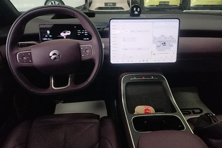 Used Nio ET5 2025 75 kWh Center Console