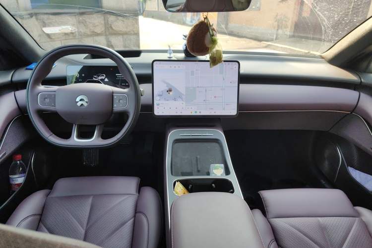 Used Nio ET5 2025 75 kWh Center Console