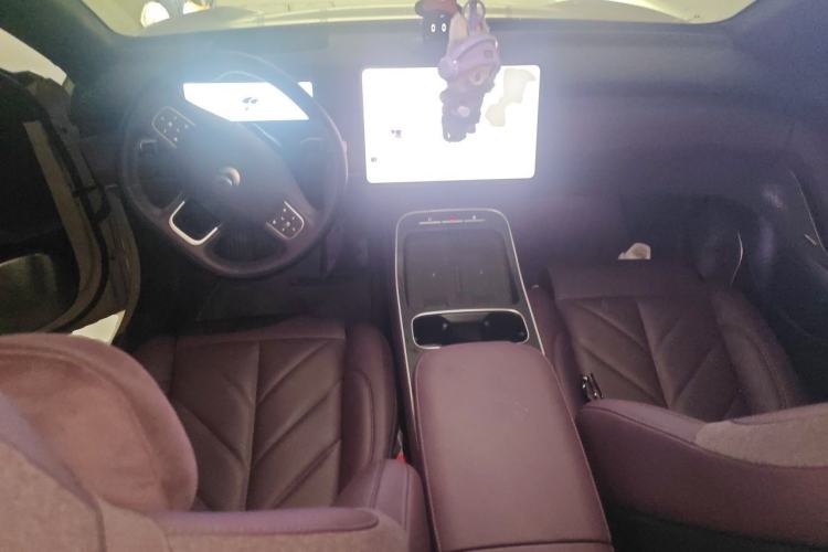 Used Nio ET5 2025 100 kWh Center Console