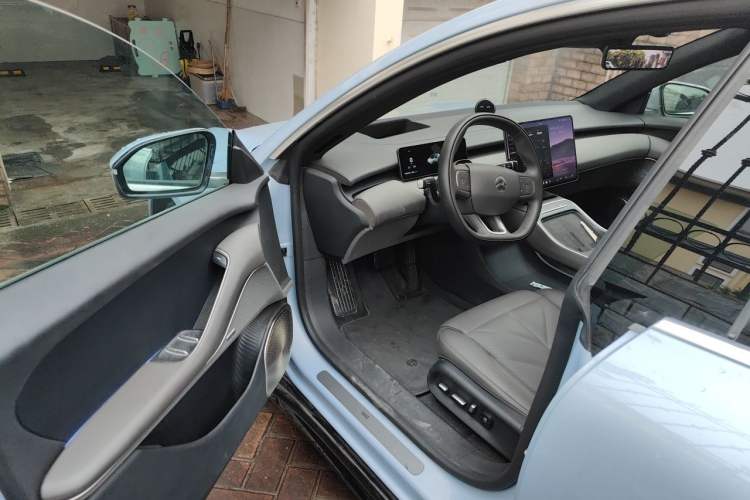 Used Nio ET5 2025 75 kWh Driver Seat