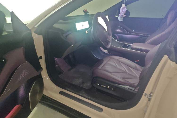 Used Nio ET5 2025 100 kWh Driver Seat