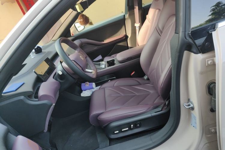 Used Nio ET5 2025 75 kWh Left Front Seat