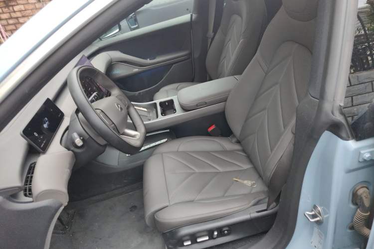 Used Nio ET5 2025 75 kWh Left Front Seat