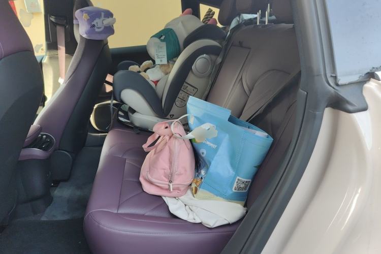 Used Nio ET5 2025 75 kWh Left Rear Seat