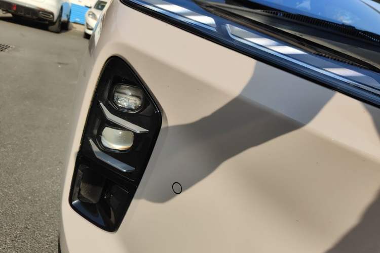Used Nio ET5 2025 75 kWh Right Front Headlight