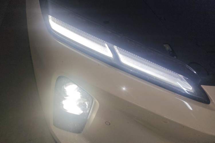 Used Nio ET5 2025 100 kWh Right Front Headlight