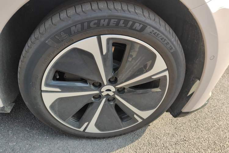 Used Nio ET5 2025 75 kWh Right Front Wheel Hub