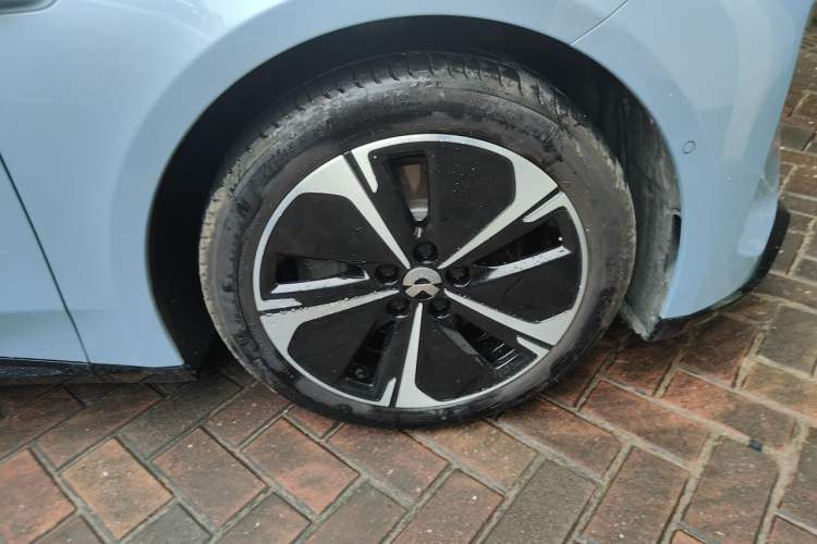 Used Nio ET5 2025 75 kWh Right Front Wheel Hub