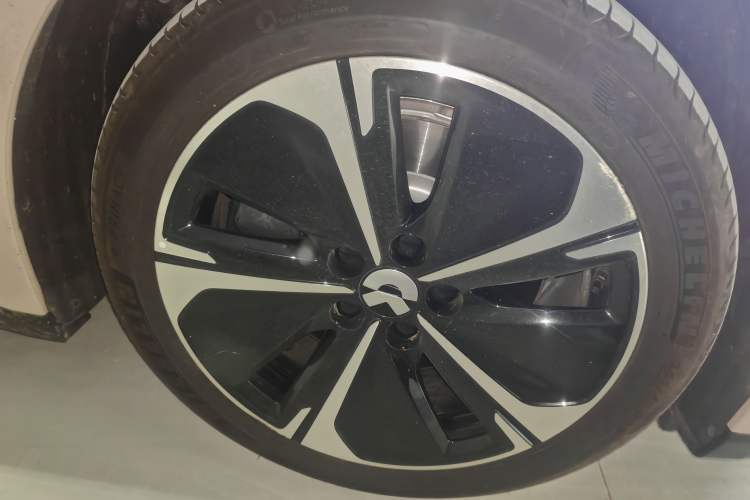 Used Nio ET5 2025 100 kWh Right Front Wheel Hub