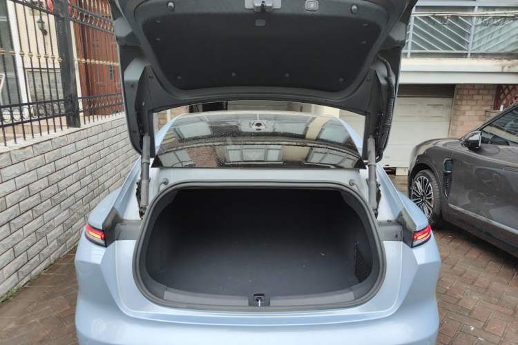 Used Nio ET5 2025 75 kWh Trunk