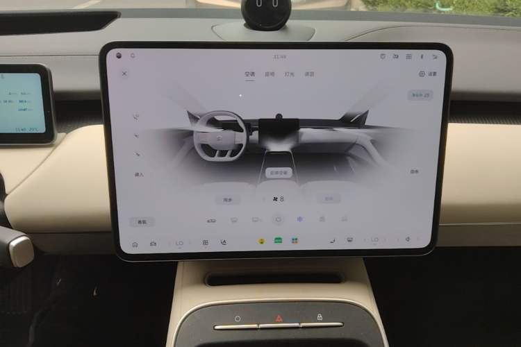 Used Nio ET5 2025 75 kWh Audio And AC Panel
