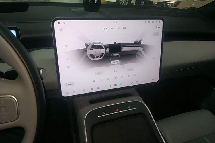 Used Nio ET5 2025 75 kWh Audio And AC Panel