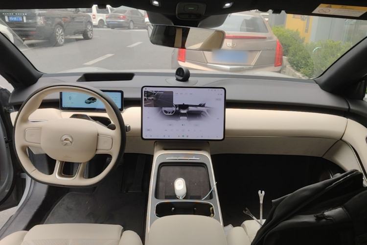 Used Nio ET5 2025 75 kWh Center Console