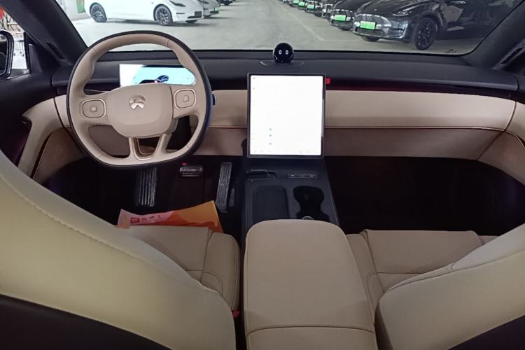 Used Nio ET5 2025 75 kWh Center Console