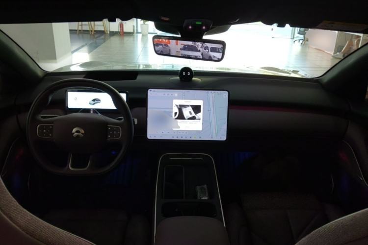 Used Nio ET5 2025 75 kWh Center Console