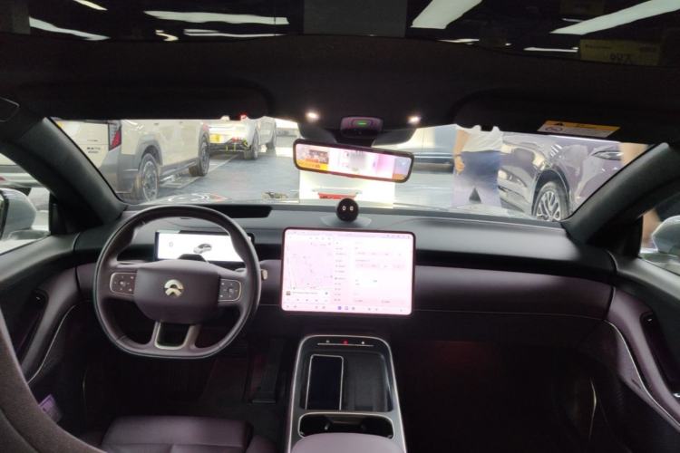 Used Nio ET5 2025 75 kWh Center Console