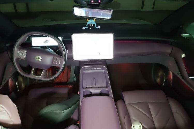 Used Nio ET5 2025 75 kWh Center Console