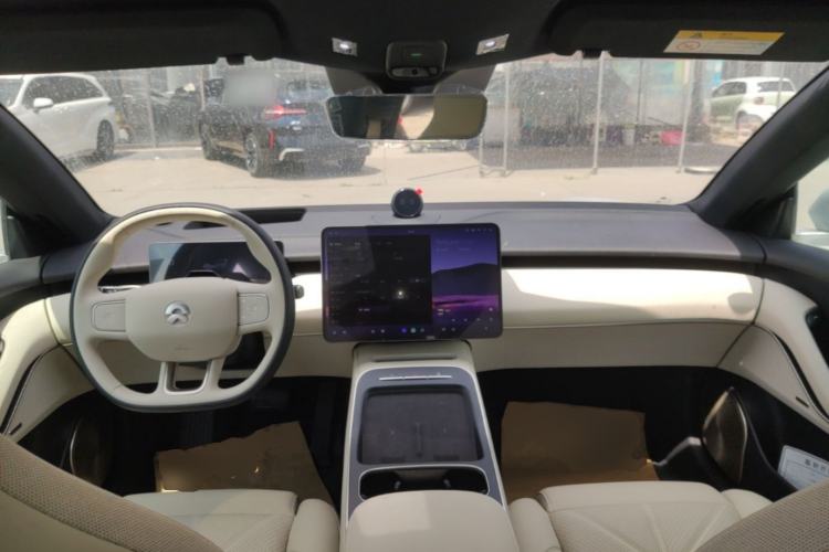 Used Nio ET5 2025 75 kWh Center Console