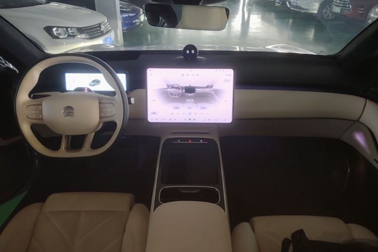 Used Nio ET5 2025 75 kWh Center Console