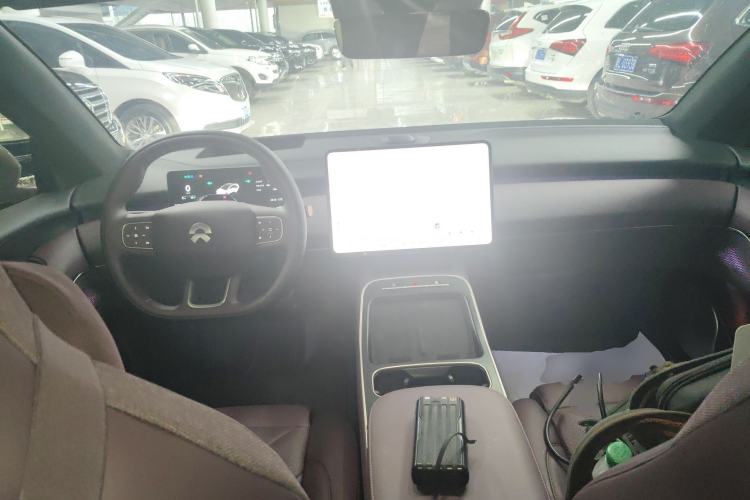 Used Nio ET5 2025 75 kWh Center Console