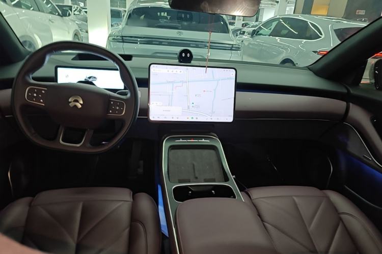 Used Nio ET5 2025 75 kWh Center Console