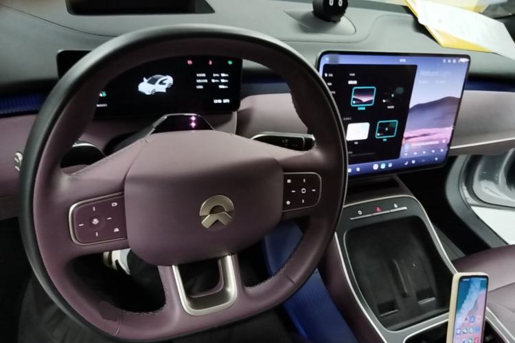 Used Nio ET5 2025 75 kWh Center Console